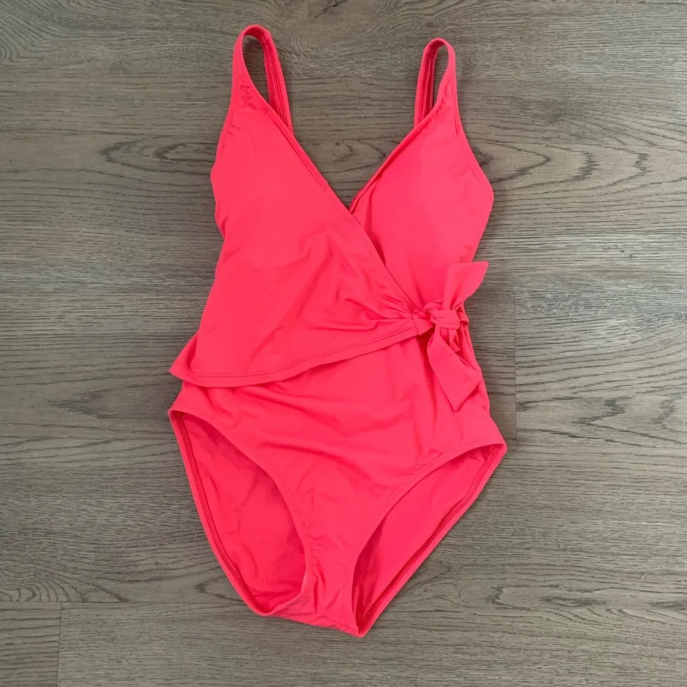 Tommy‎ Bahama Pearl Wrap Front One-Piece Swimsuit - Size 4 - Coral Coast - NWT - Image 3