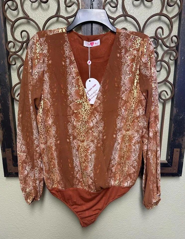 Buddy Love Katrina surplice vneck long sleeve gold foil snack print body suit - Image 6