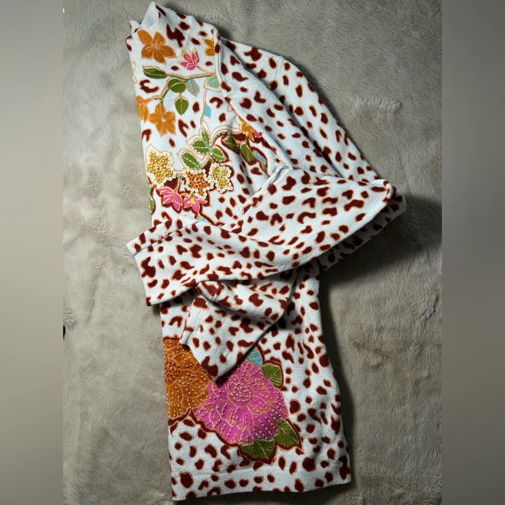 Vertigo Paris White Sweater with Orange and Brown Accents - Image 13