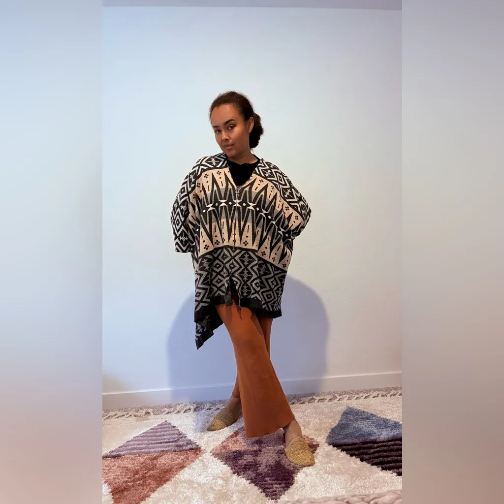 Joseph Black and Cream Patterned Poncho - Image 8