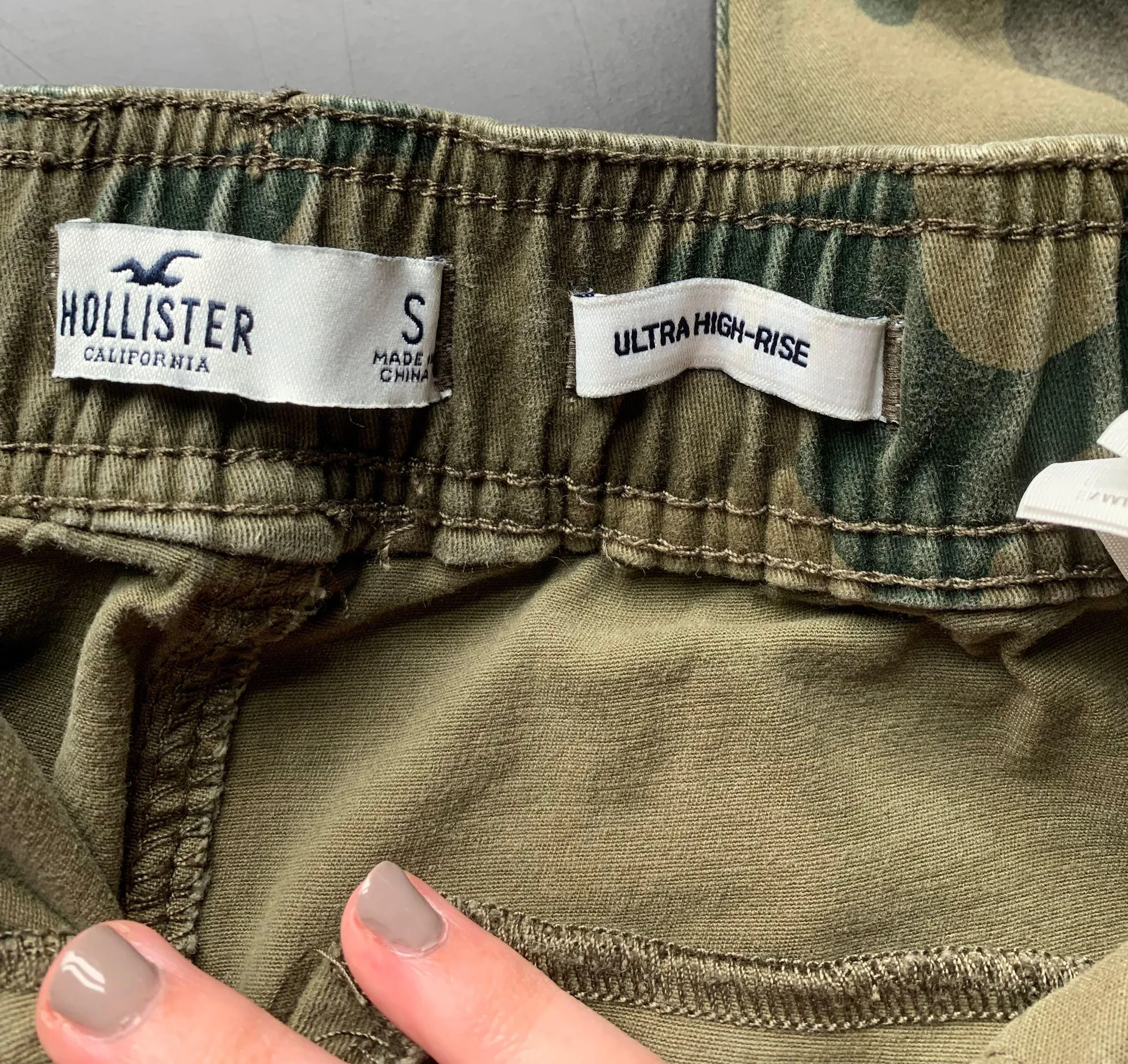 Hollister Camo Pants - Image 9