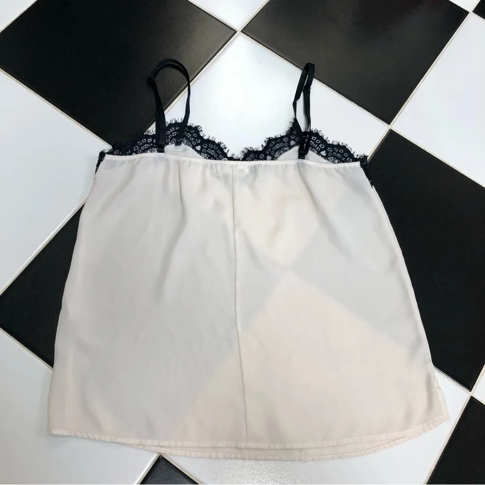 Y2K Cami Spaghetti Strap Tank Top V Neck Cream Crepe Lace Black Trim - Image 4