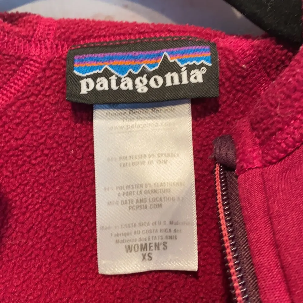 Patagonia XS burgundy zip up hoodie jacket pockets - Image 6