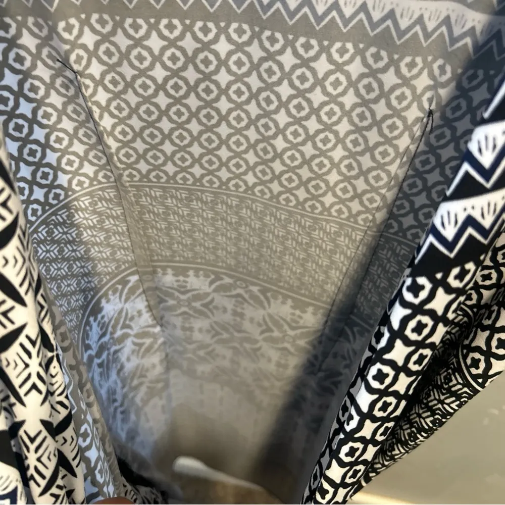 Tommy Bahama Faux wrap cap sleeve black-and-white dress size large - Image 5