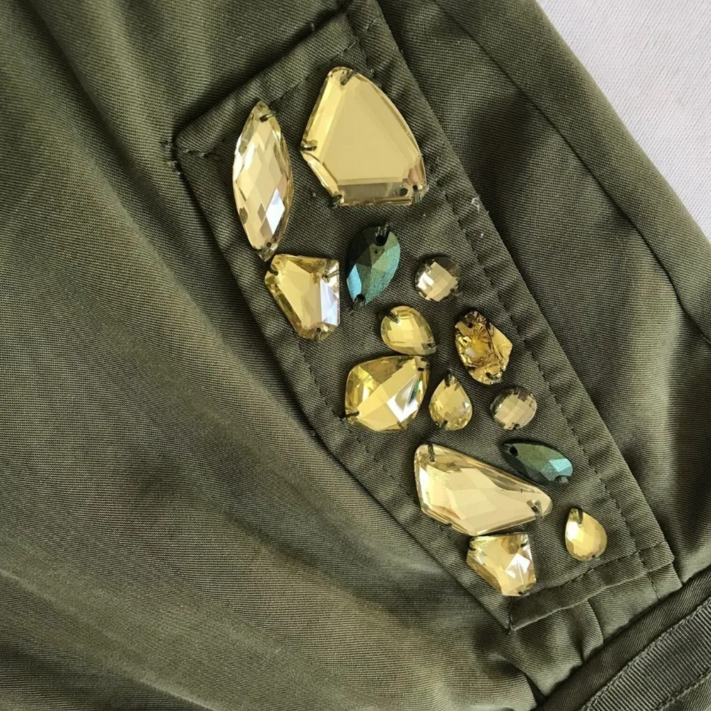 EUC H&M green military shorts with stones embellishment on pockets Sz 6 - Image 3