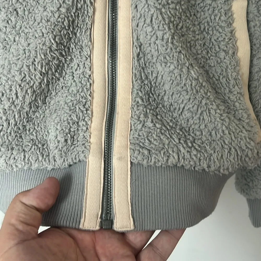 Patagonia Los Gatos Bomber Jacket Women Small Gray Pockets Zip Pockets 🦋 - Image 4