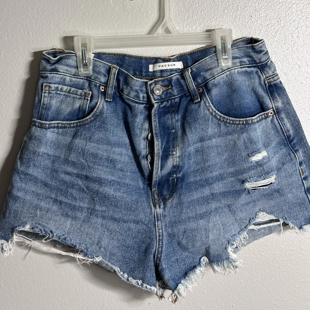 Pacsun Women Denim Ripped Vintage High Rise Shorts size 29. - Image 2