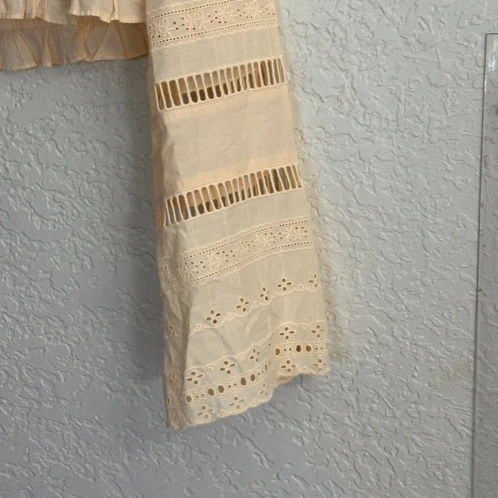 Kimchi‎ Blue UO Light Peach Small Scarlett Eyelet Cropped Broderie Blouse Cream - Image 7