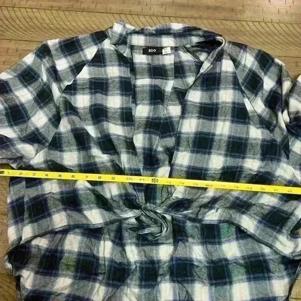 BDG oversize women long sleeves flannels tie fronts sz M shirt comfy cute summer - Image 9