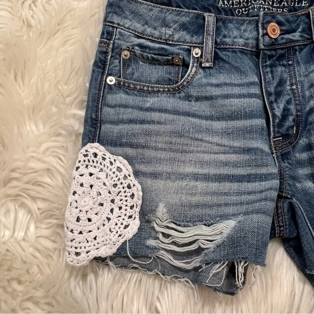 American Eagle Boy Crop Denim Shorts Crochet - Image 3