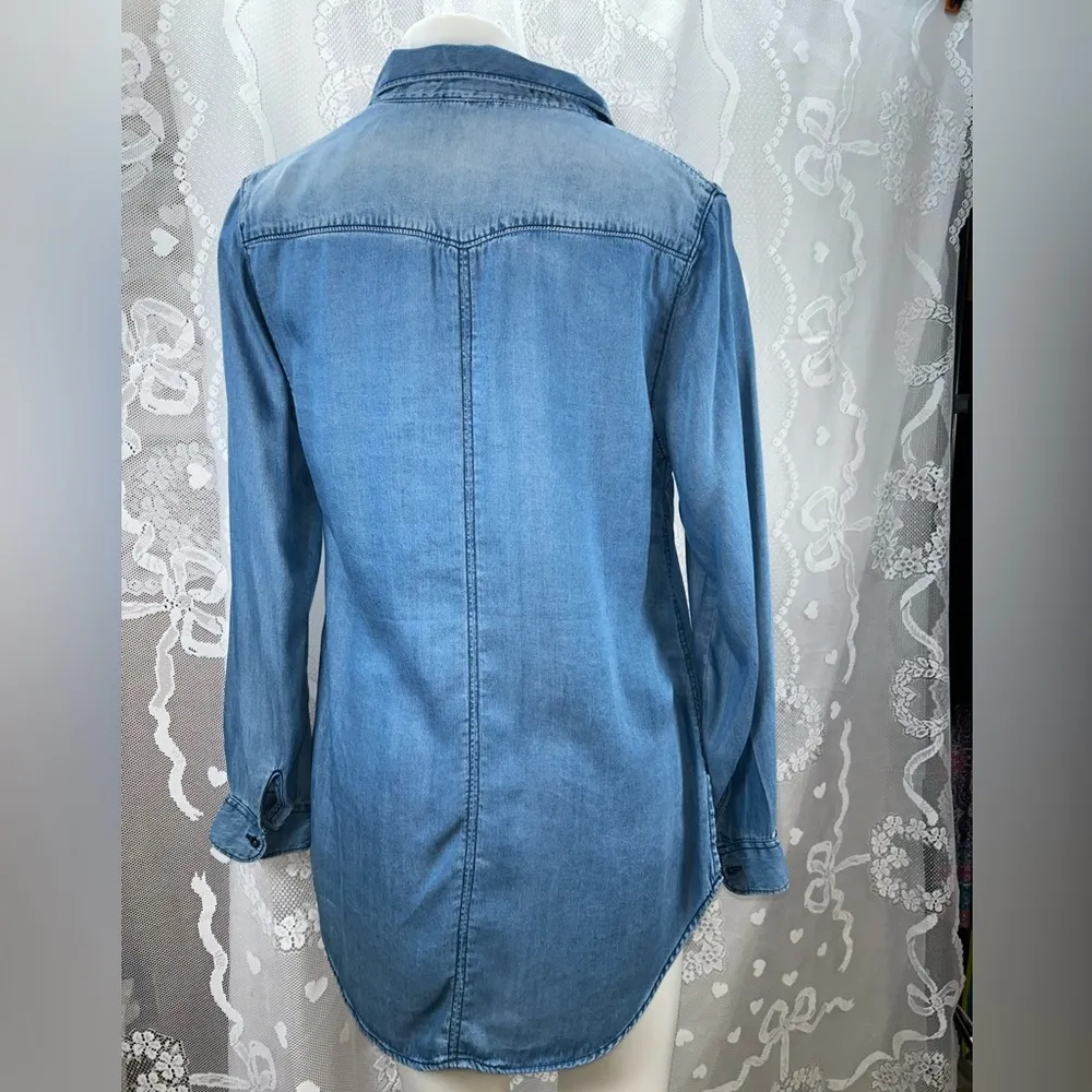EST. 1946 Women's Blue Long Sleeve Denim Shirt size M - Image 6