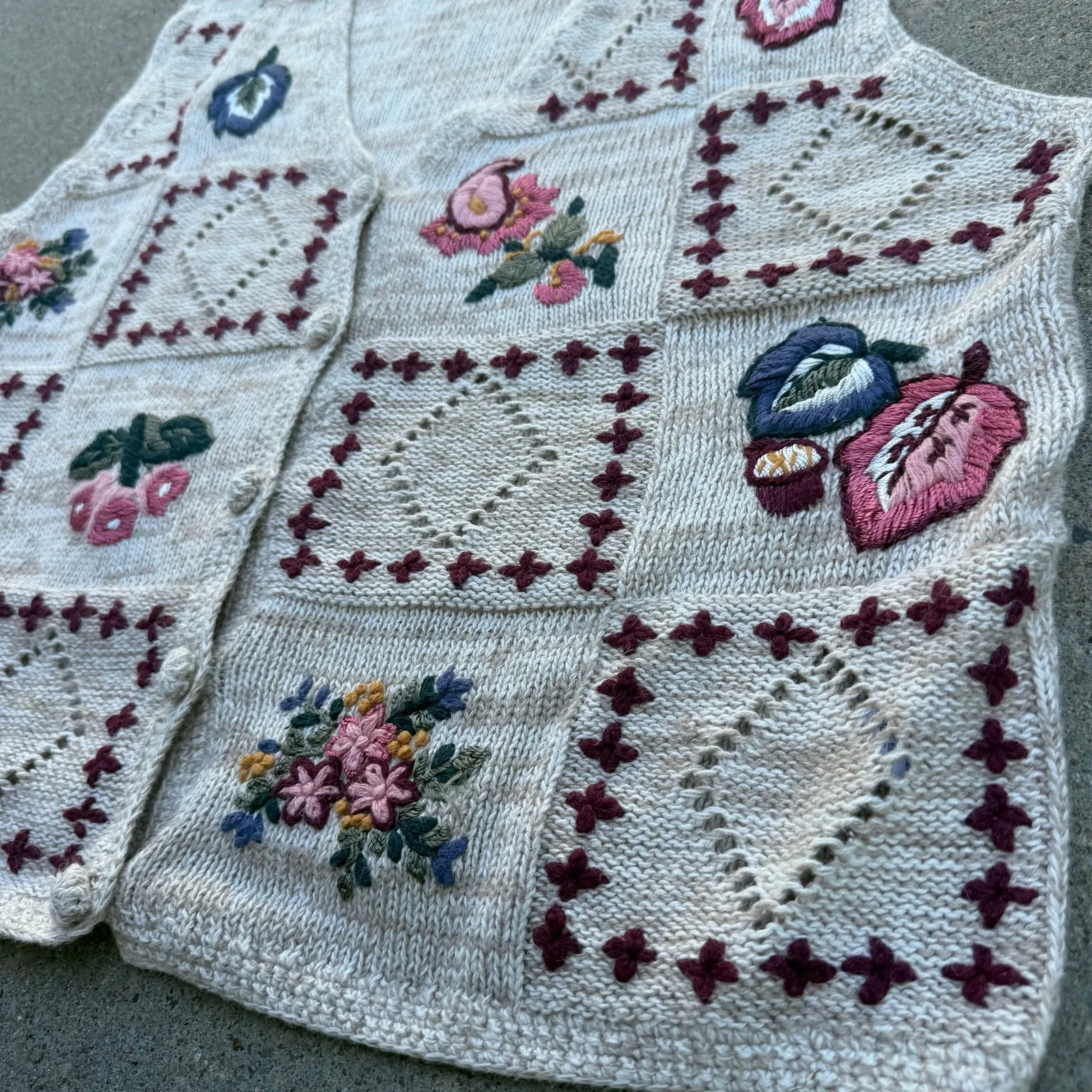 Vintage 90s White Stag Cottagecore Hearts Floral Strawberry Fields Sweater Vest Pink Size L - Image 2