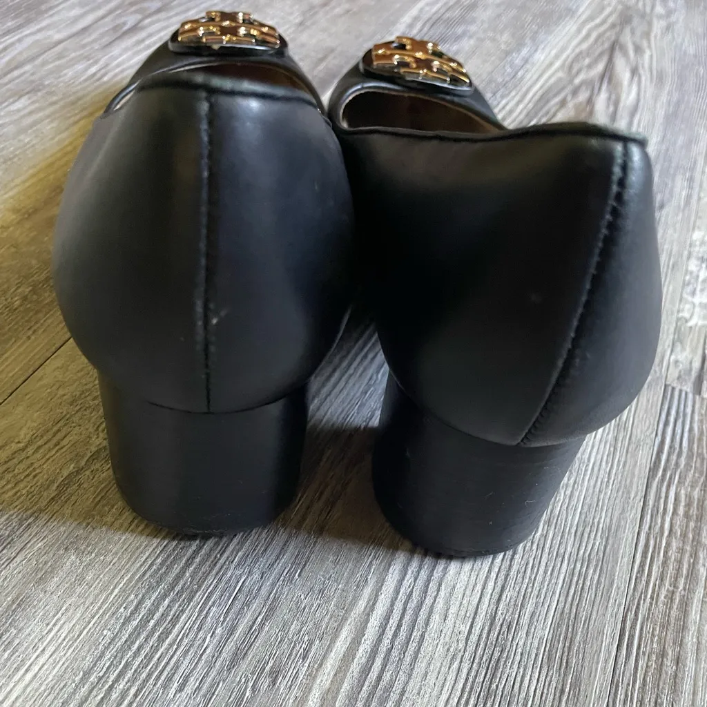 Tory Burch Black Leather Flats with Gold Logo - Image 6