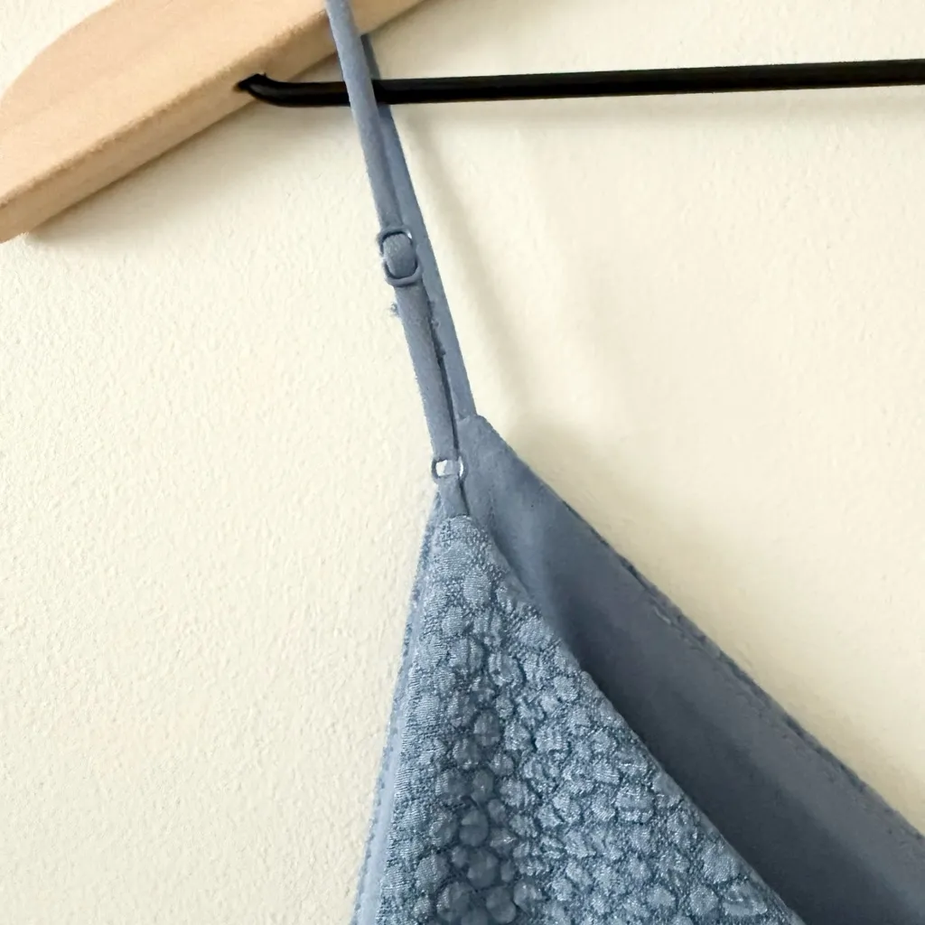 NWT Express Textured Camisole in Blue Pebble Pattern - size M - Image 6