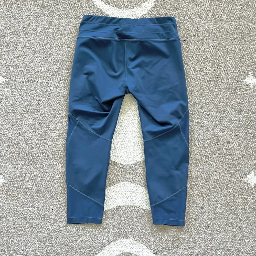 Sonar Mesh Capri in Iron Blue Small Tall - Image 7