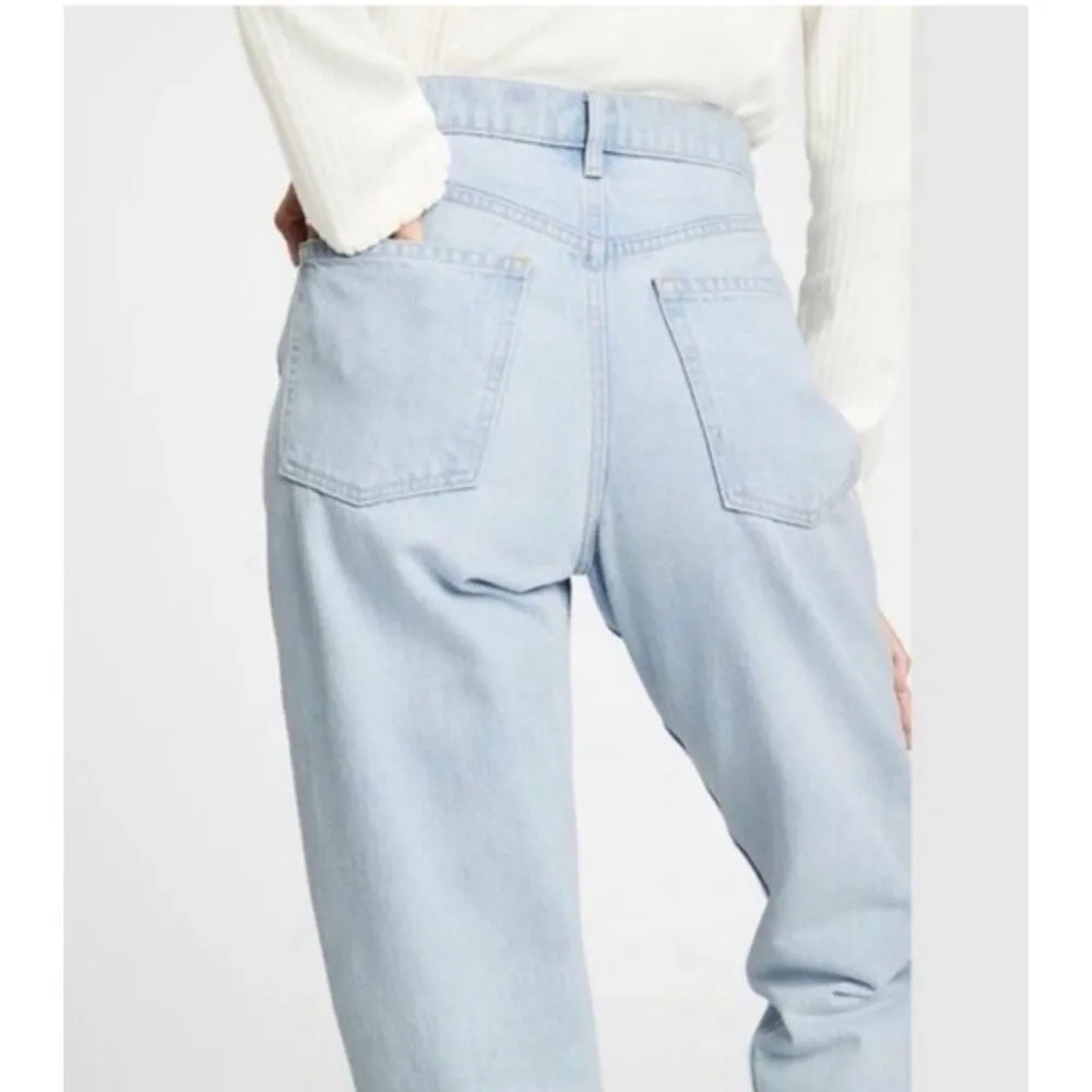 Gap barrel high rise light wash crop jeans size 2p - Image 2