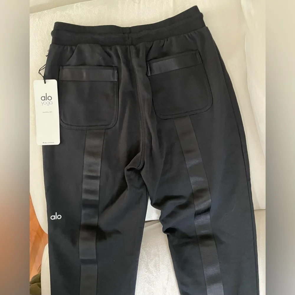 NWT Alo Yoga Nomadic Sweatpants in Black Front & Back Pockets Size S - Image 12