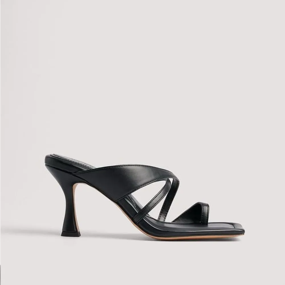 NA-KD Crossed Toe Strap Heels Black- Size 36 - Image 3