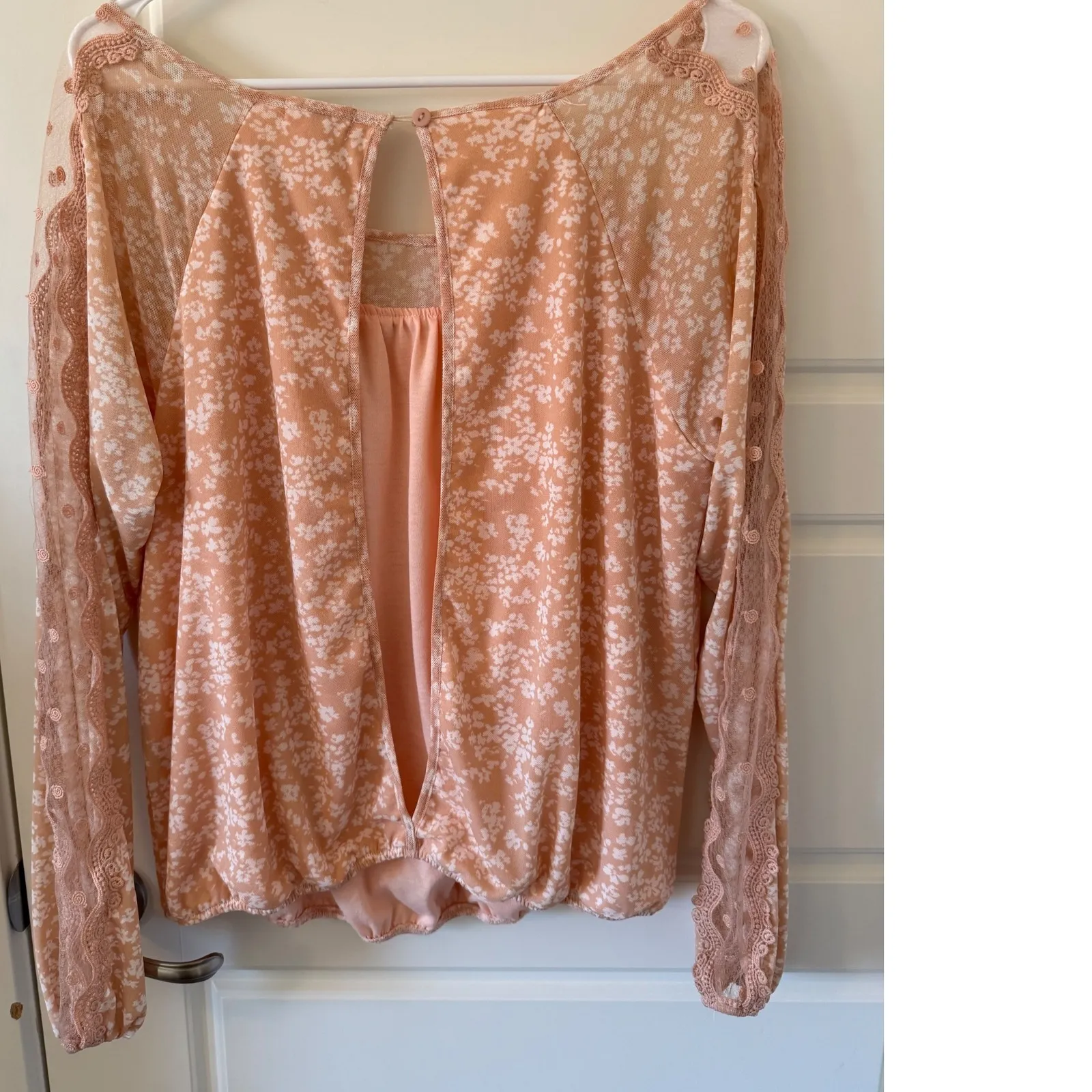 Gimmick BKE sz L Womens Pink Sheer Puff Sleeve Lace Keyhole Back Blouse Top Boho - Image 3