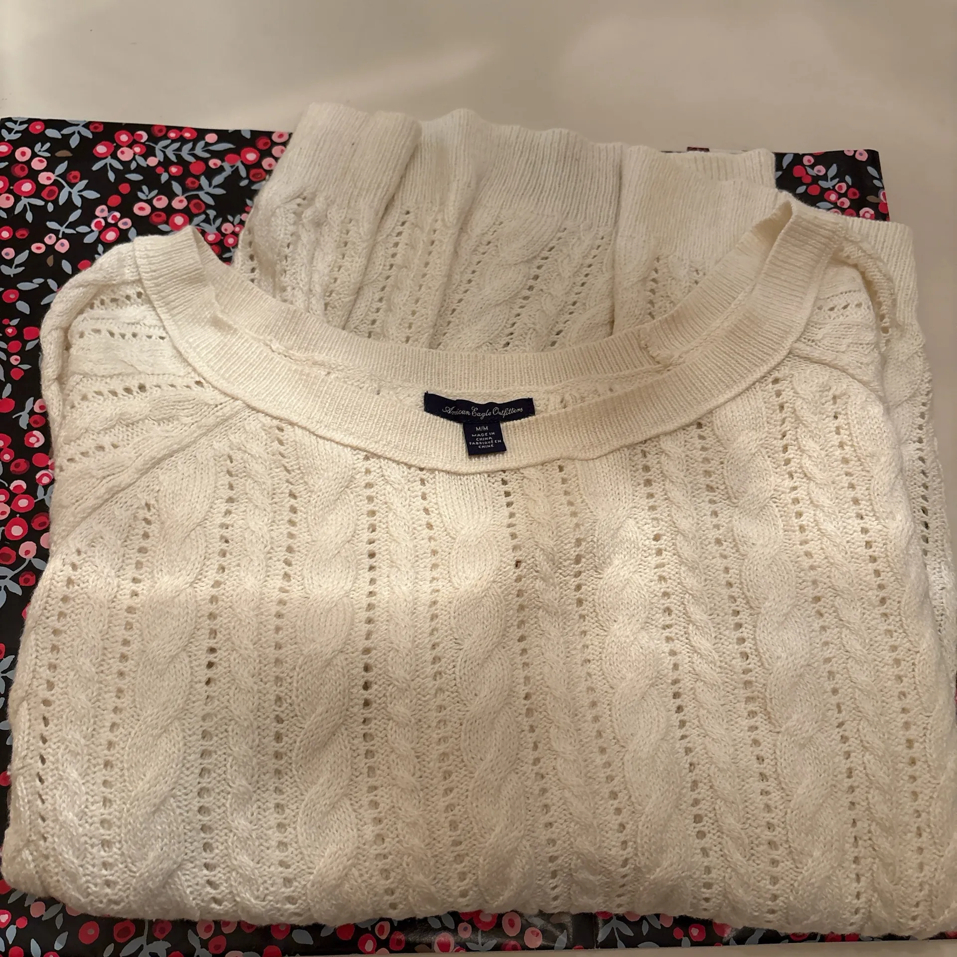 American eagle outfitters  Size: medium  White cable knit sweater Small stain in front shown in photo  #preppy - Image 2