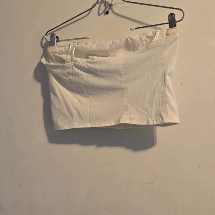 Elegant White Strapless Eyelet Crop Top Size undefined - Image 8