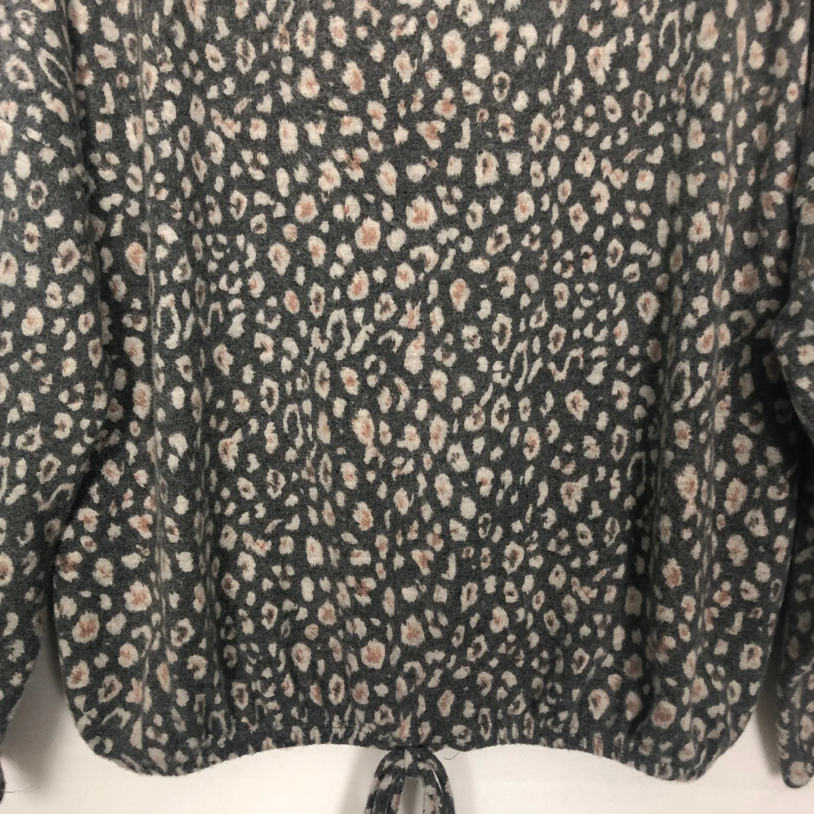 Free Kisses Animal Print Long Sleeve Sweater Size Large - Image 4