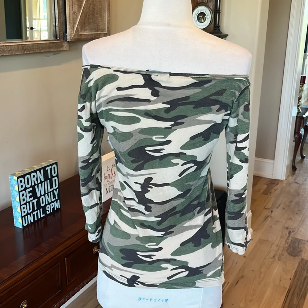 Camo Off Shoulder Shirt - Image 5
