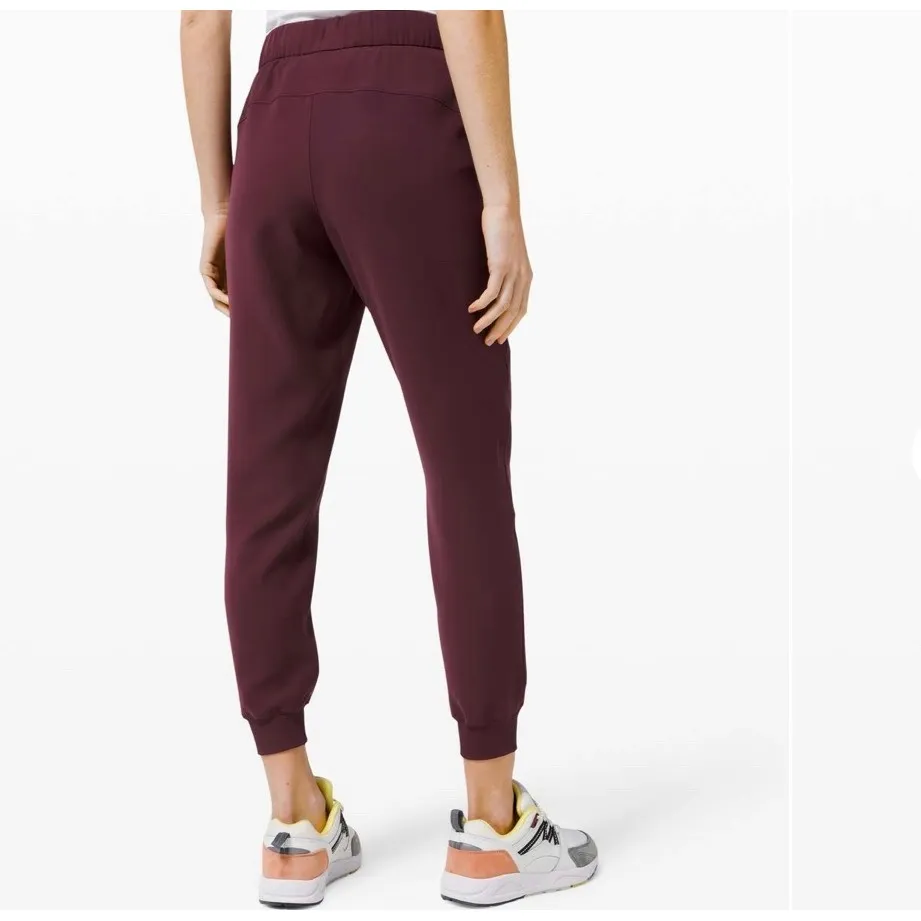 Lululemon On‎ the Fly Jogger *Woven
Cassis Size 4 Purple - Image 13