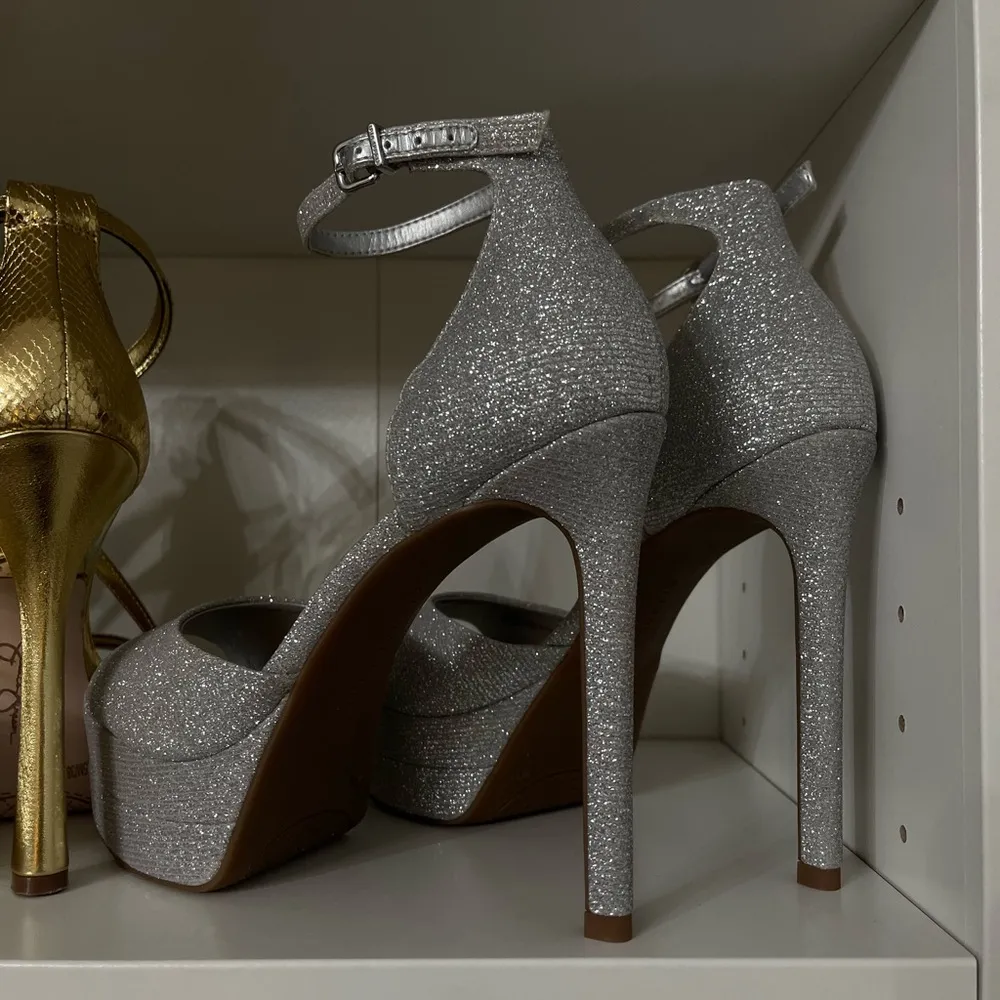 Gianni Bini Silver Platform Heels - Image 3