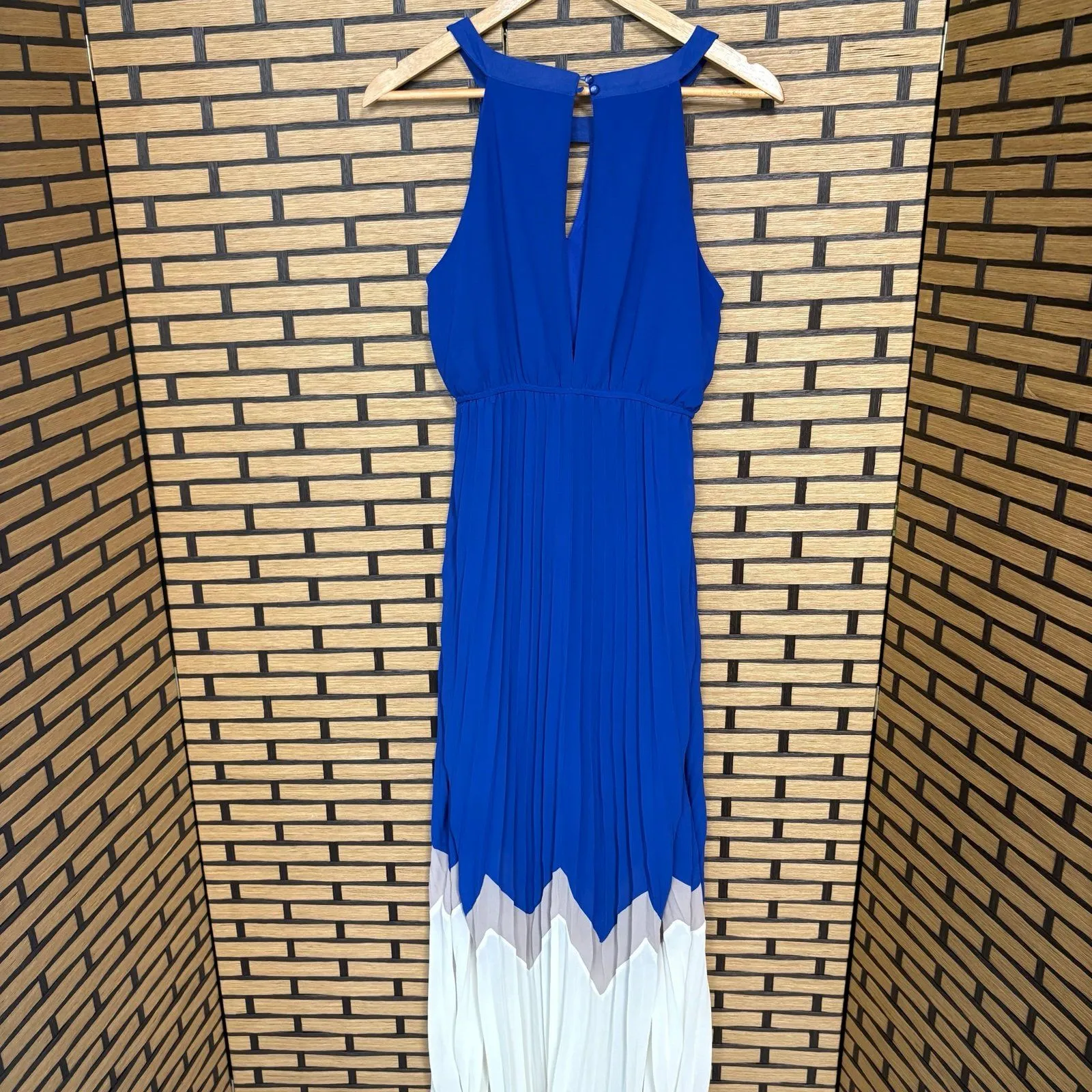 Ya Los Angeles‎ Blue And White Pleated Maxi Dress Size Medium - Image 2