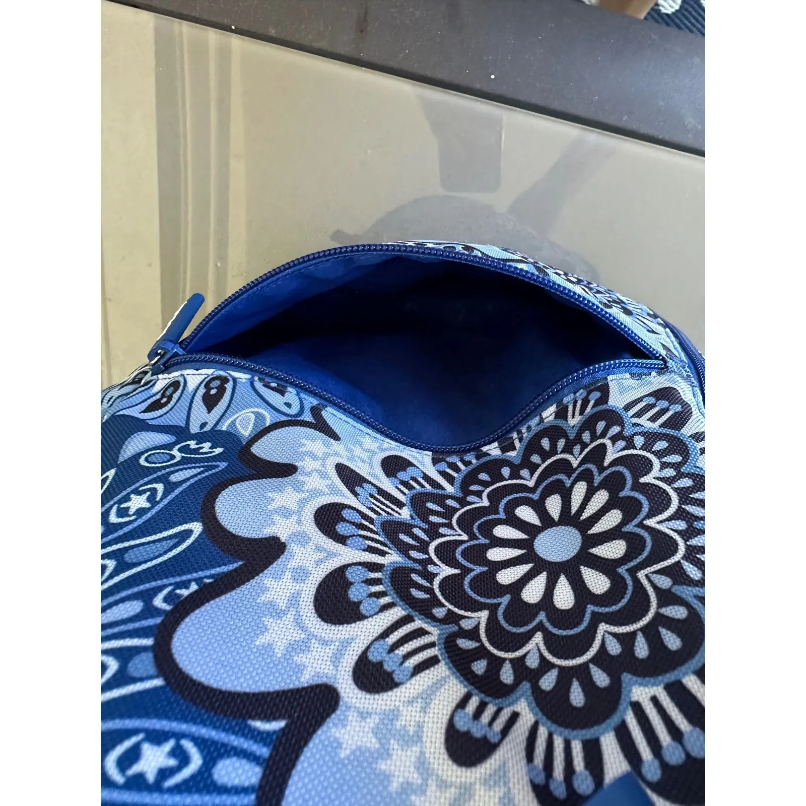 Vera Bradley Essential Sling Backpack Blue Star Medallion EUC‎ - Image 7