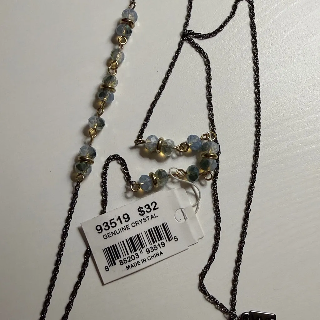 ViVi brand necklace with a green tear - Image 3