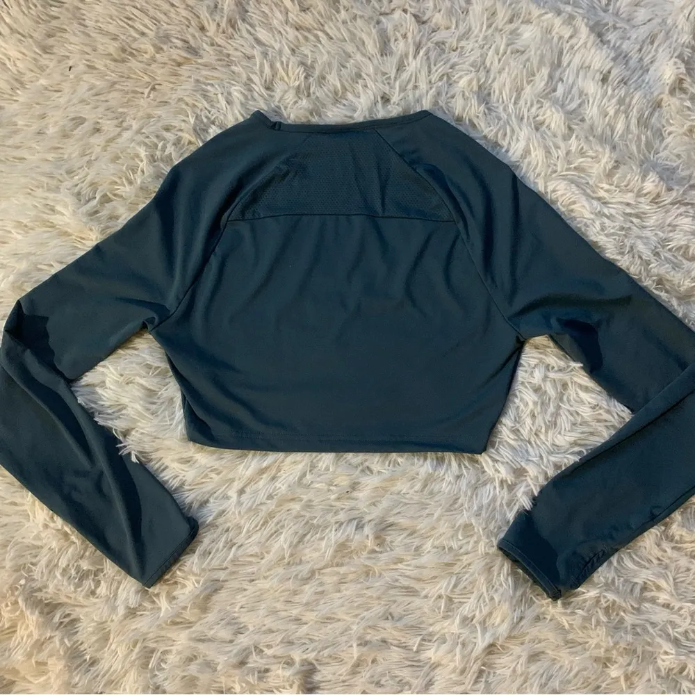 Gymshark  Cropped Long Sleeve Workout Top Size Small - Image 2