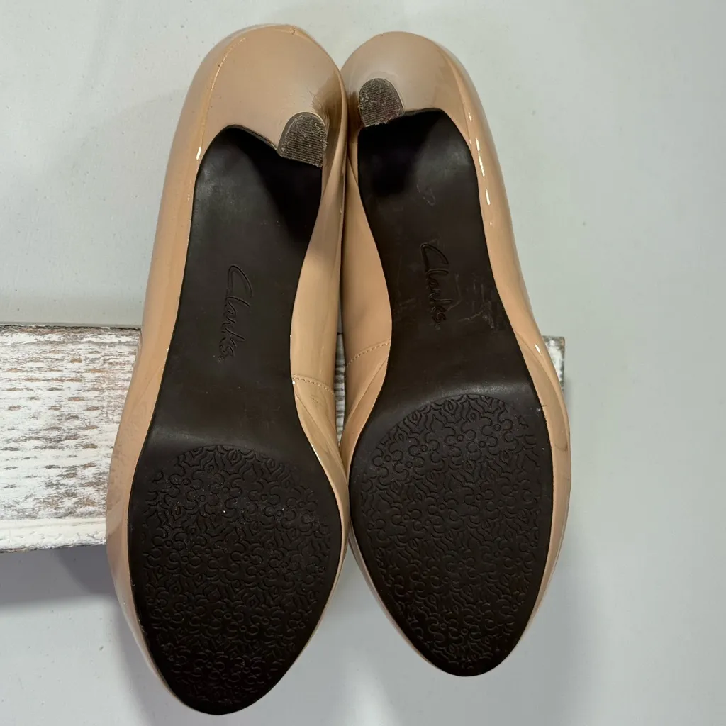 CLARKS Patent Leather Platform Pumps Beige-8W - Image 7