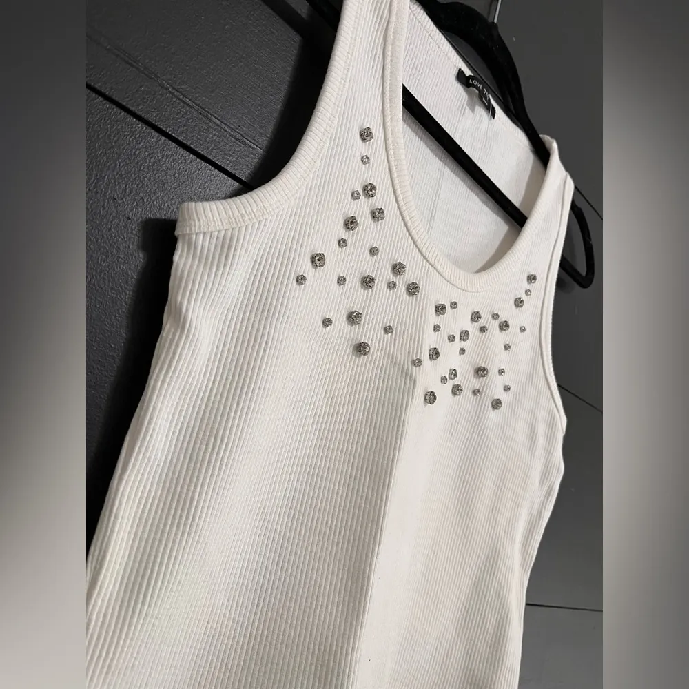LOVE TREE White Sleeveless Shirt Women’s Ribbed Tank Top Diamonds Sz L NWOT - Image 2