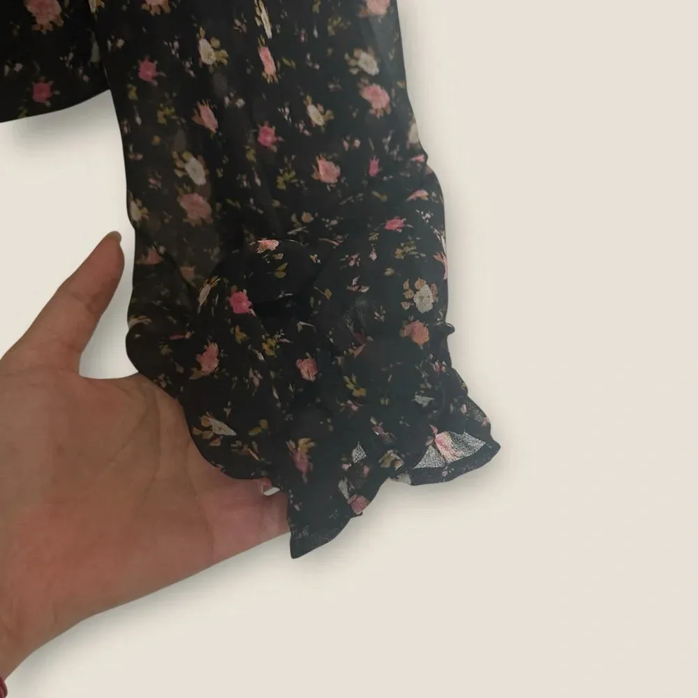 WAYF | NWT Ditsy Long Sleeve Crop Top | Size M | Black Floral - Image 11