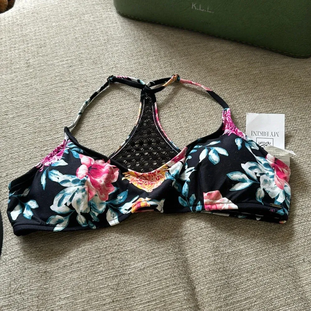 Ripcurl wildflower bralette bikini top size medium NWT - Image 4
