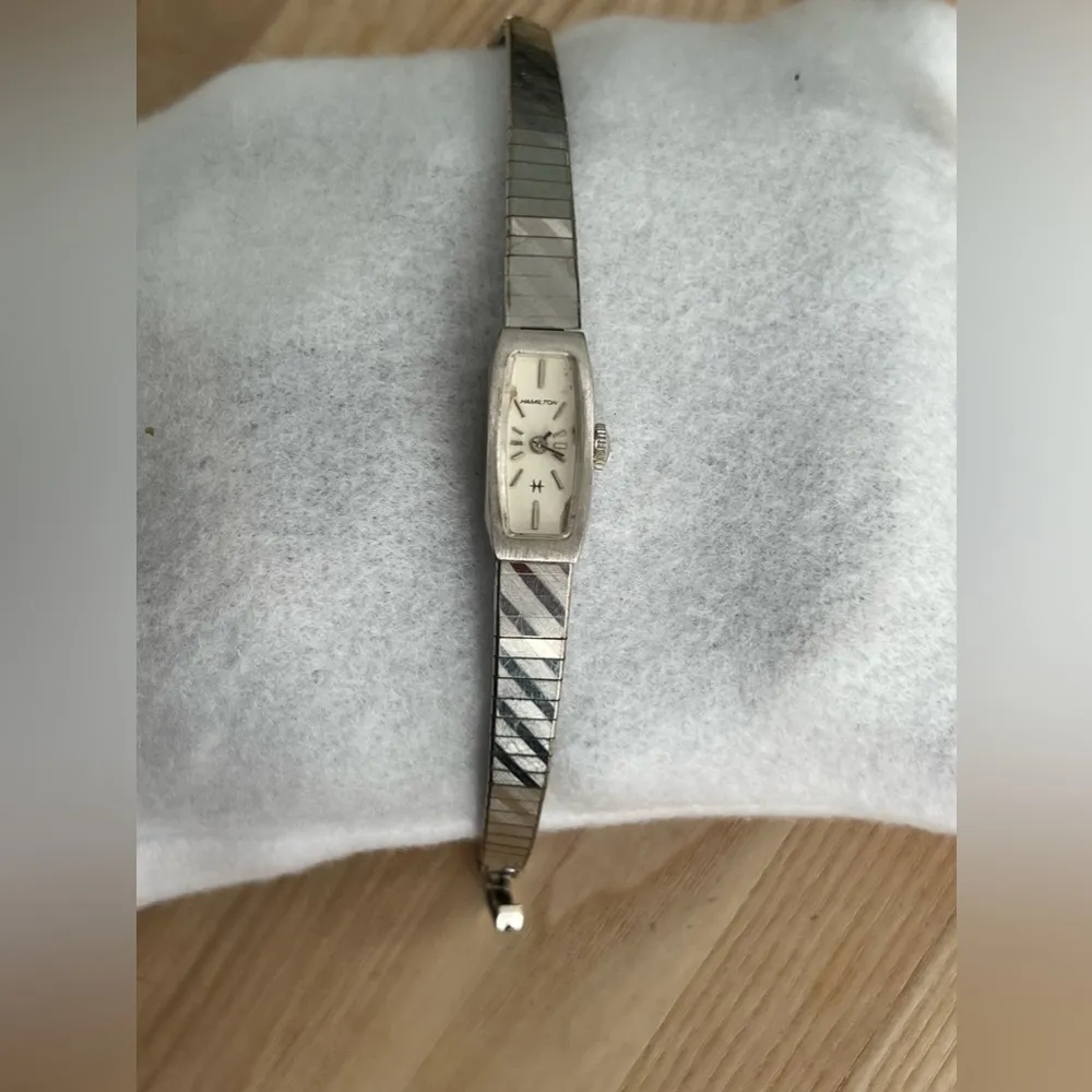 Hamilton Ladies Watch RARE 10KT Gold Plated Bezel Gold Plated Stripe Bracelet - Image 4