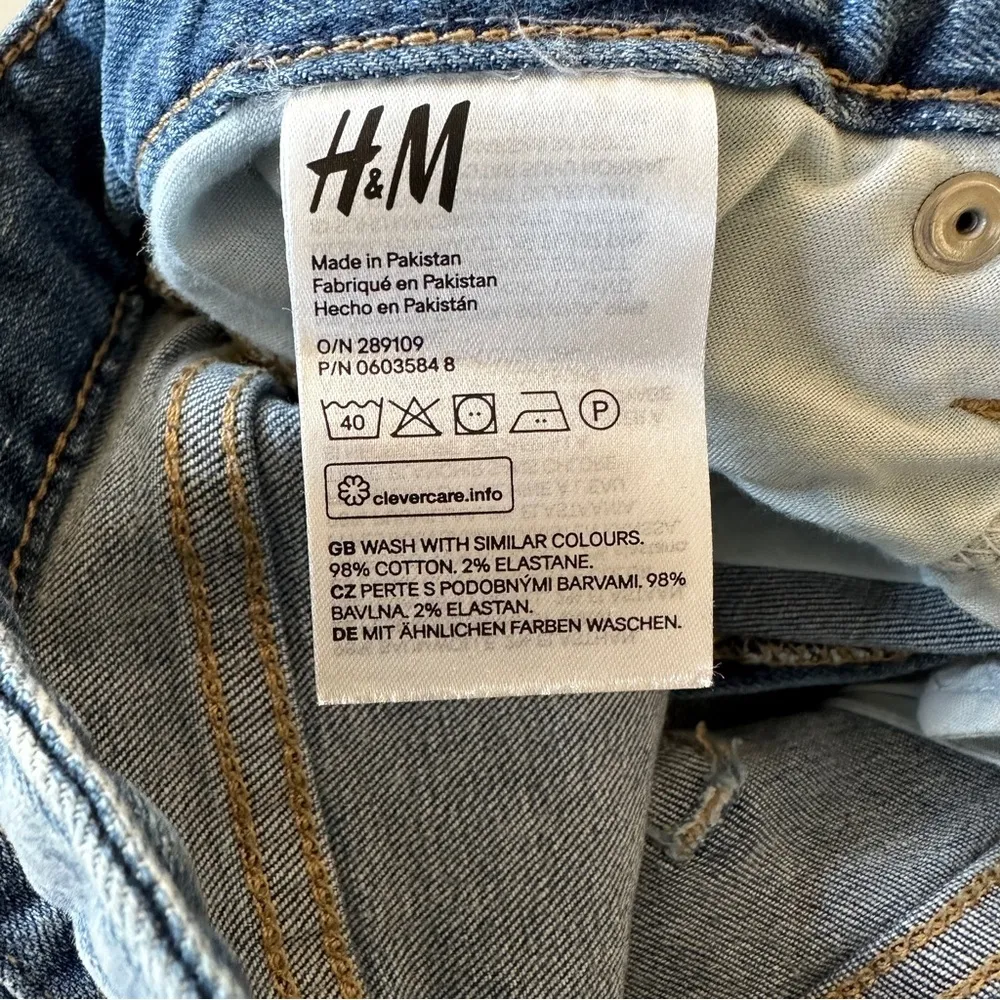 H&M Blue Denim Jean Shorts Distressed Relaxed Fit Size 4 - Image 9