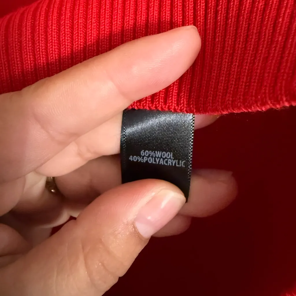 St. John Rich Red wool Short Sleeve Top size small - Image 7