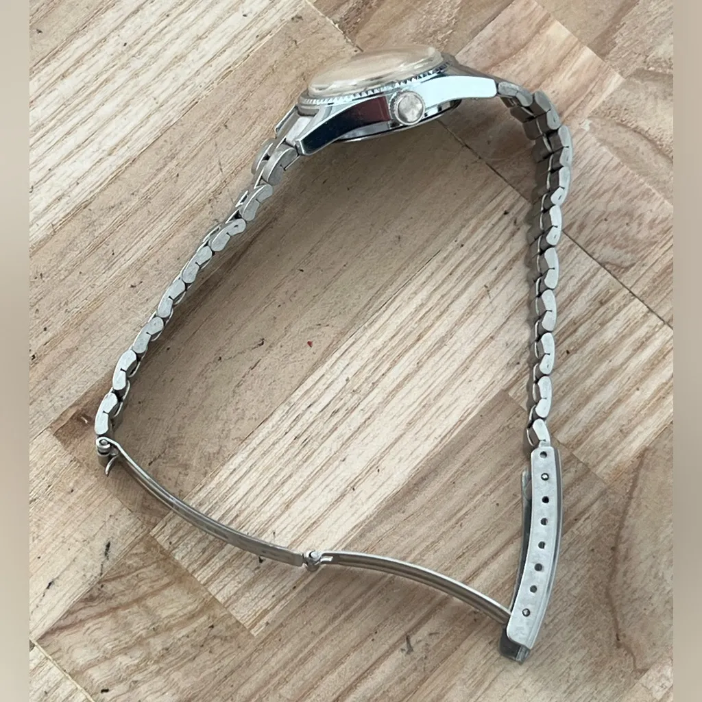 Timex Rare Vintage Ladies Mechanical Watch Stainless Dial Bracelet Date Window - Image 8