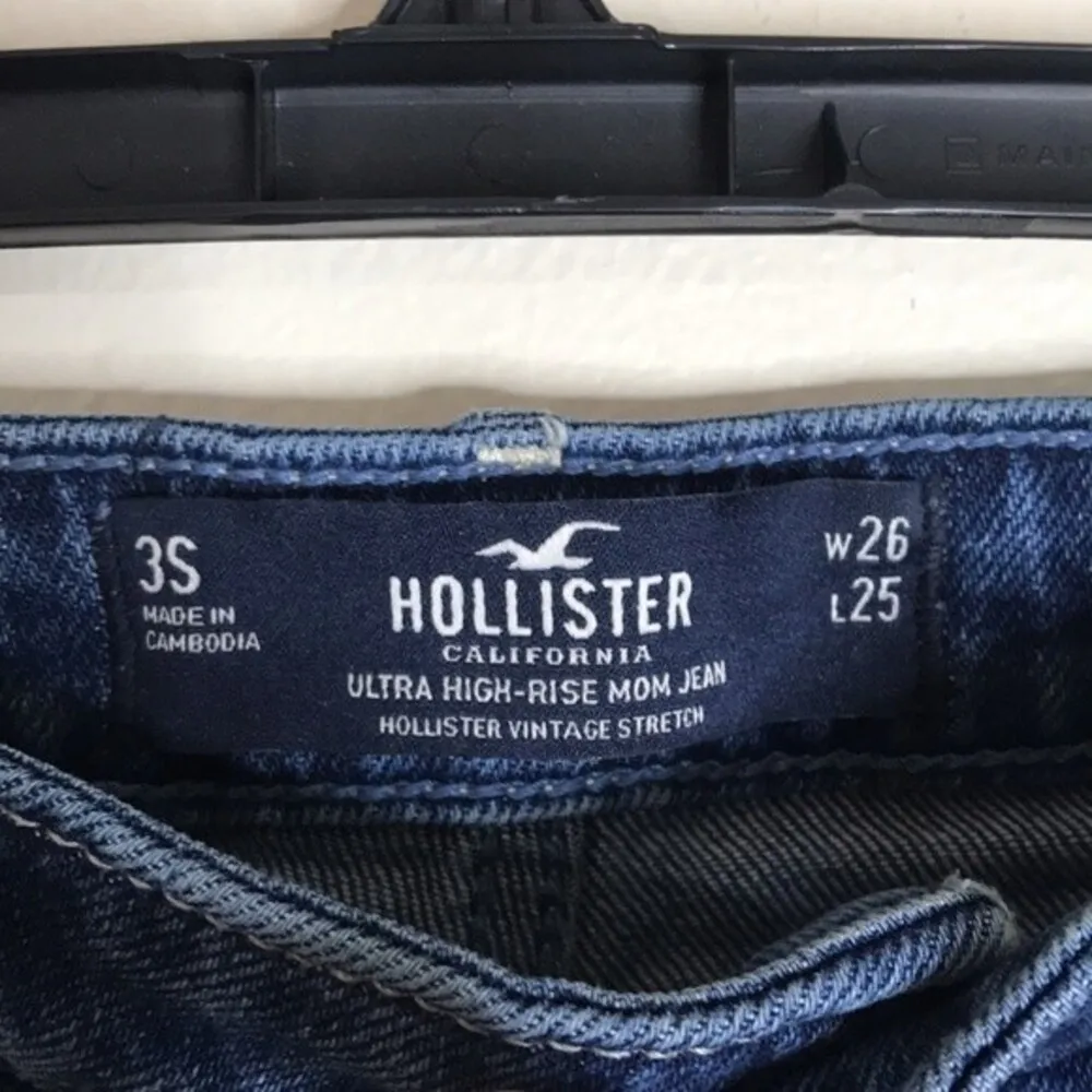 Hollister ultra high rise mom jean size 26 denim casual jeans - Image 5