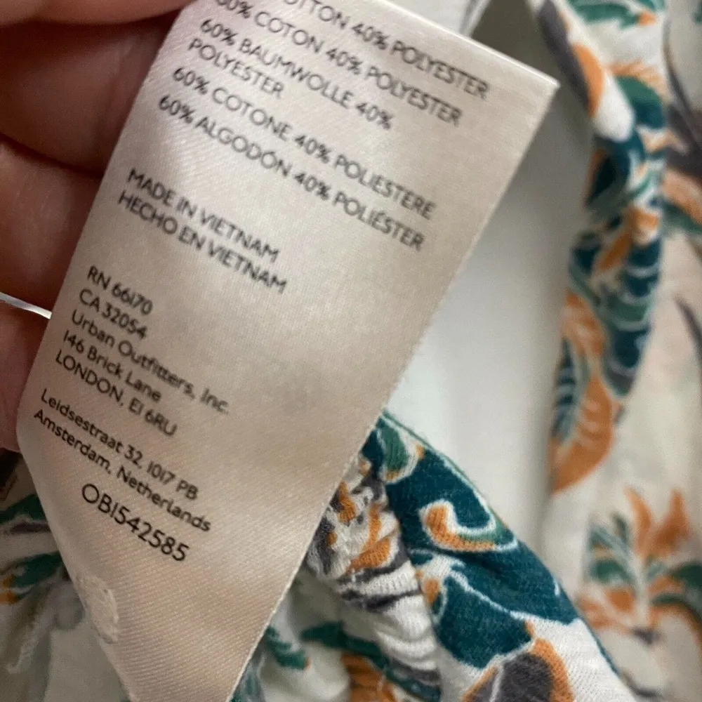 We The Free womens floral long sleeve Crop tops size extra small cynch front - Image 9