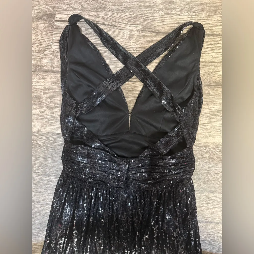 Chic Black Evening Gown - Image 4