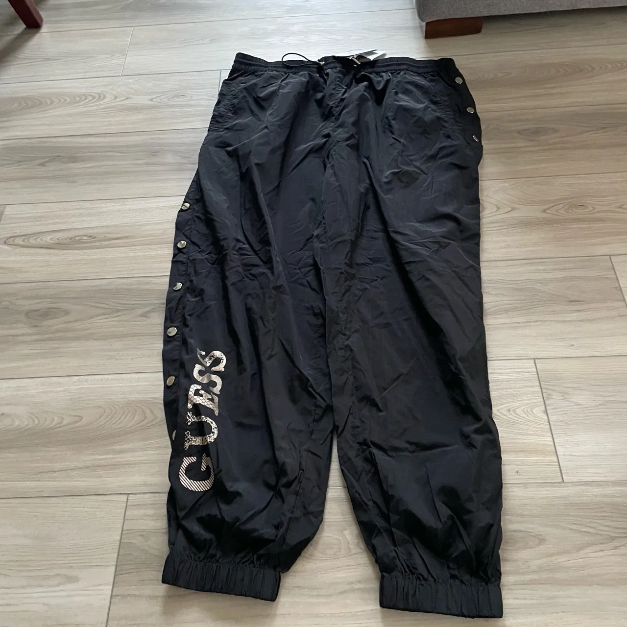 New Guess Sasha‎ Track Pant Jet Black Gold Multi Snap Side Leg XL - Image 2