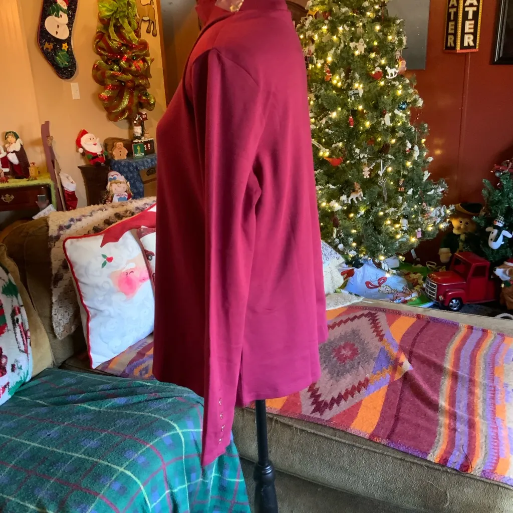 Women’s Isaac Mizrahi Estate Long Sleeve Mock Neck Top Burgundy Size Med. NWOT - Image 4