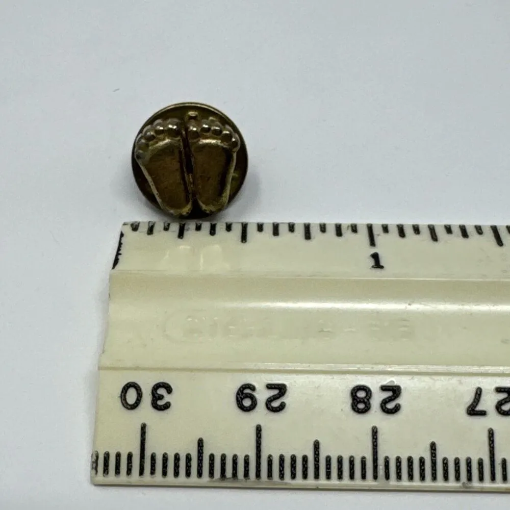Vintage V. Evers 1979 Footprints Baby Feet Gold Tone Lapel Pin Tie Tack - Image 4