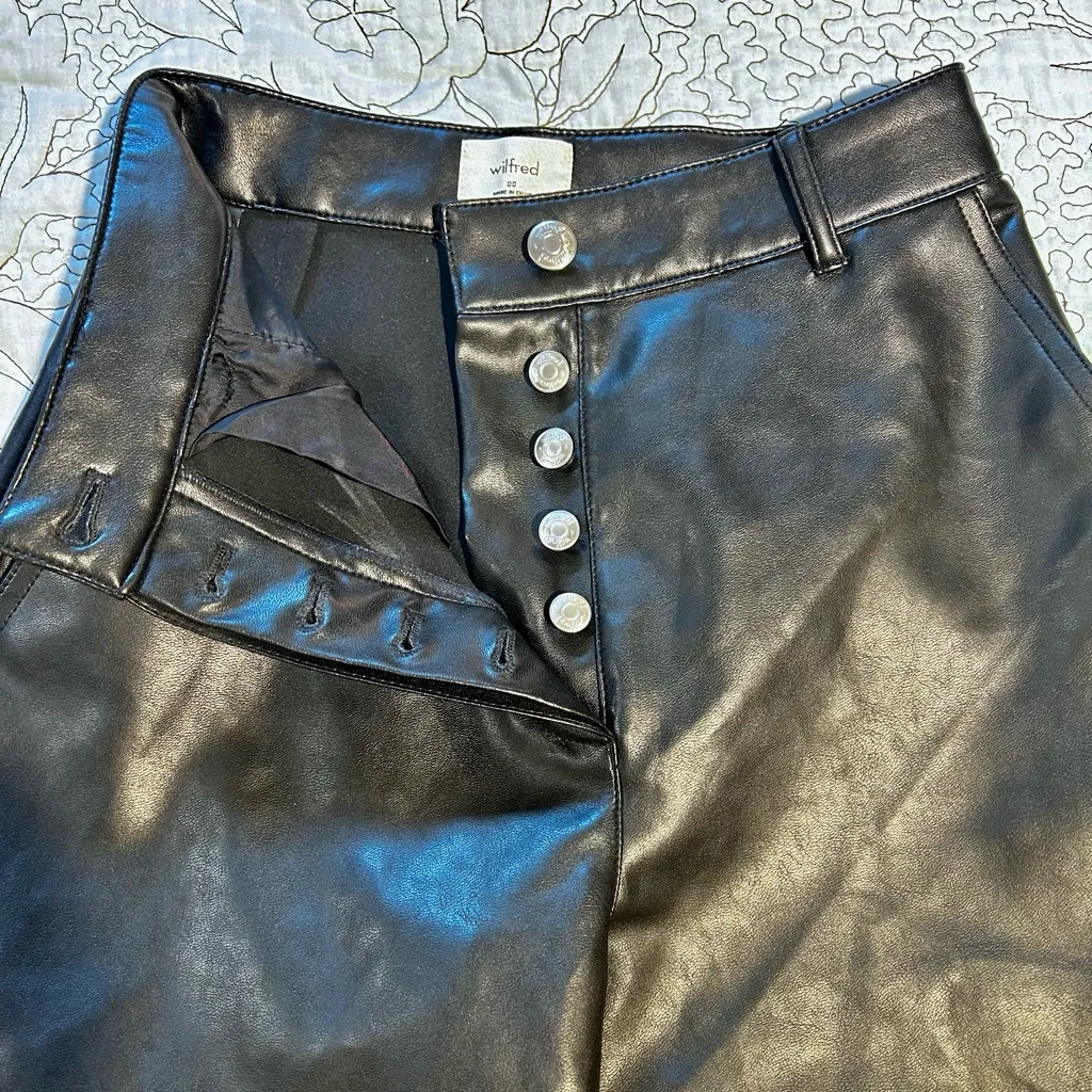 Aritzia WILFRED Black Modern Cargo Vegan Leather Adjustable Ankle Pants Sz 00 - Image 6