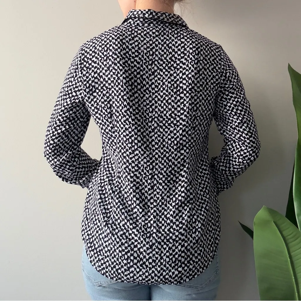 Theory Long Sleeve Button Down Stylish Black and White Top Petterned Collared M - Image 2