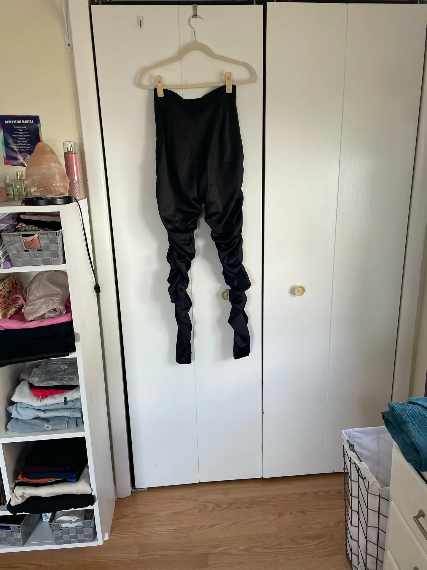 Boohoo Black Ruched Pants - Image 2